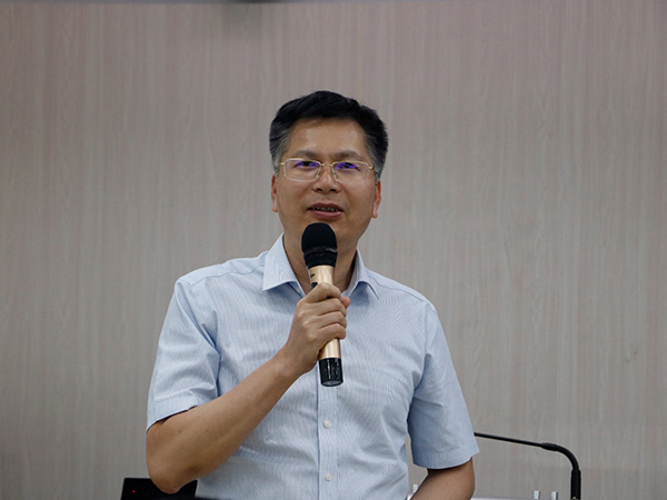第十七届“勷勤论坛”教育信息技术学院分论坛之“两项巨大挑战：全球和幸作为全球教育目标及普智同伴假设”讲座顺利举行